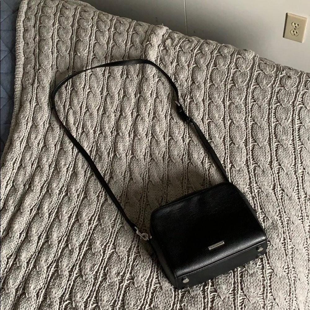 black crossbody purse